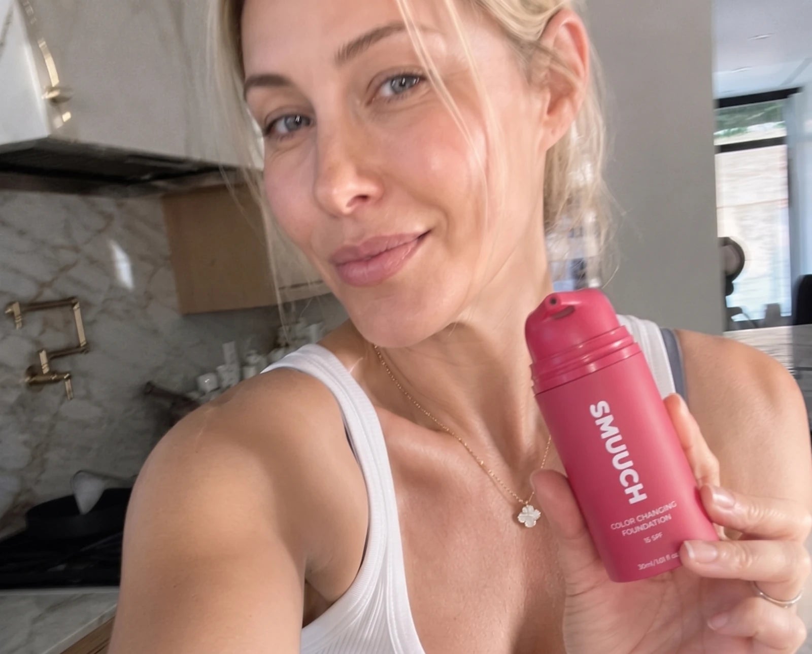 Claudia, 53